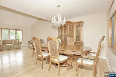 800 Glenside Court Oradell NJ 07649