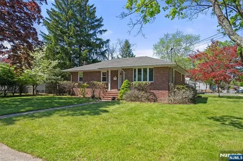 38 Carlson Court Closter NJ 07624