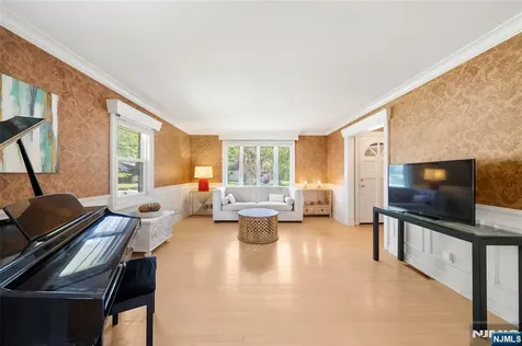 38 Carlson Court Closter NJ 07624