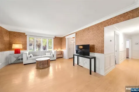 38 Carlson Court Closter NJ 07624