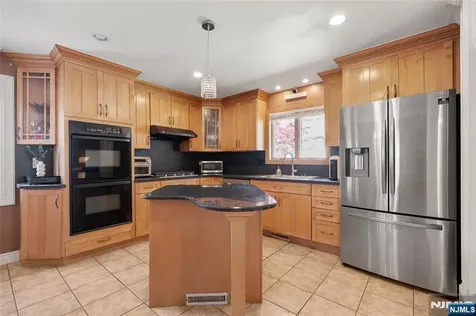 38 Carlson Court Closter NJ 07624