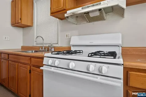 176 Boyd Avenue Jersey City NJ 07304