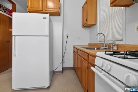 176 Boyd Avenue Jersey City NJ 07304
