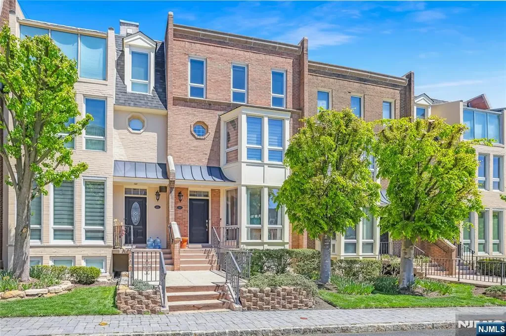 117 Kensington Drive Fort Lee NJ 07024