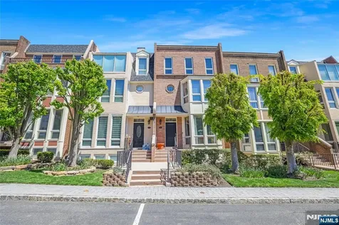 117 Kensington Drive Fort Lee NJ 07024