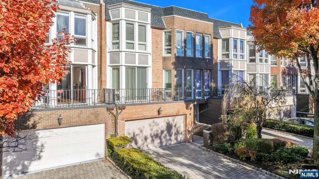 55 Victoria Place Fort Lee NJ 07024