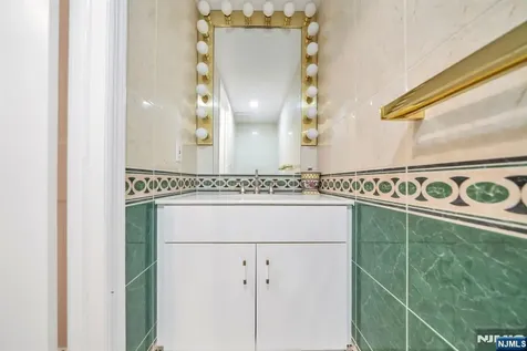 55 Victoria Place Fort Lee NJ 07024