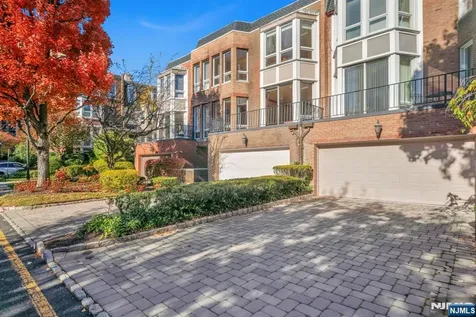 55 Victoria Place Fort Lee NJ 07024