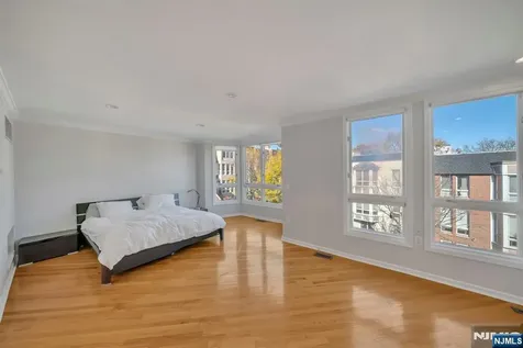 55 Victoria Place Fort Lee NJ 07024