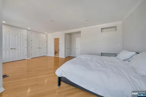 55 Victoria Place Fort Lee NJ 07024
