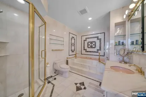 55 Victoria Place Fort Lee NJ 07024
