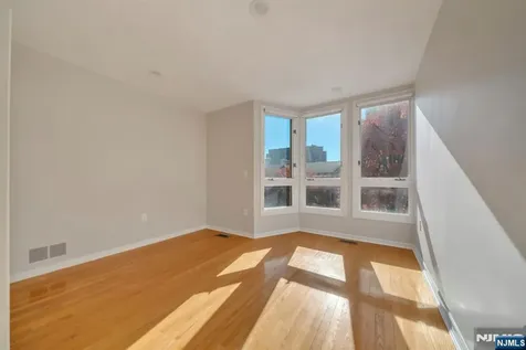 55 Victoria Place Fort Lee NJ 07024