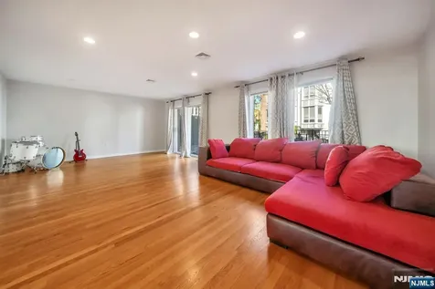 55 Victoria Place Fort Lee NJ 07024