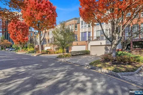 55 Victoria Place Fort Lee NJ 07024