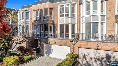55 Victoria Place Fort Lee NJ 07024