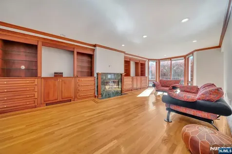 55 Victoria Place Fort Lee NJ 07024