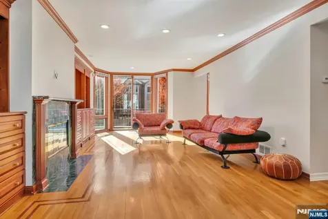55 Victoria Place Fort Lee NJ 07024