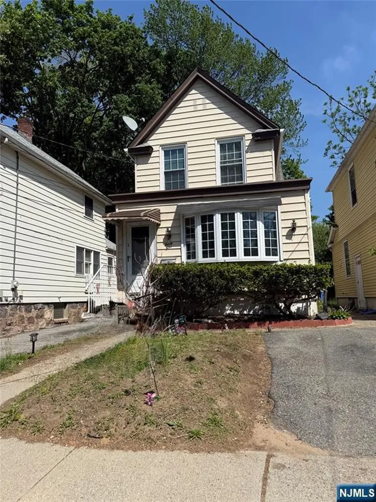 32 Grove Street Tenafly NJ 07670