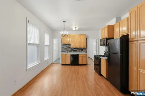 394 Woodlawn Avenue Jersey City NJ 07305