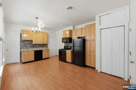 394 Woodlawn Avenue Jersey City NJ 07305