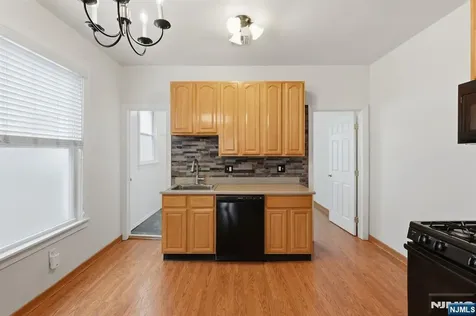 394 Woodlawn Avenue Jersey City NJ 07305