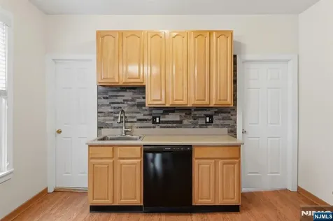 394 Woodlawn Avenue Jersey City NJ 07305