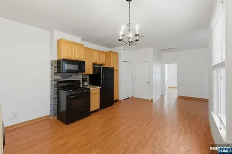 394 Woodlawn Avenue Jersey City NJ 07305