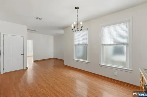 394 Woodlawn Avenue Jersey City NJ 07305
