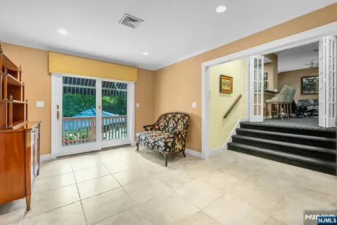 24 Vanderbeck Lane Mahwah NJ 07430