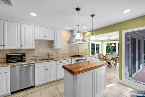 24 Vanderbeck Lane Mahwah NJ 07430
