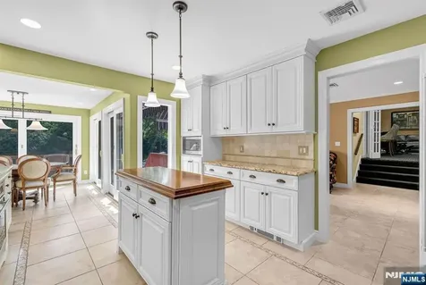 24 Vanderbeck Lane Mahwah NJ 07430