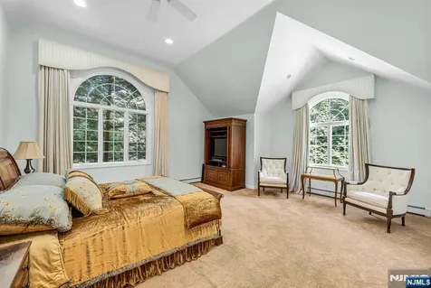 24 Vanderbeck Lane Mahwah NJ 07430