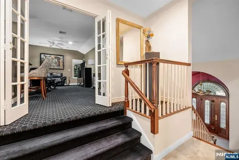 24 Vanderbeck Lane Mahwah NJ 07430