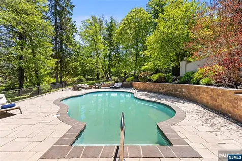 2 Manor Drive Sparta NJ 07871