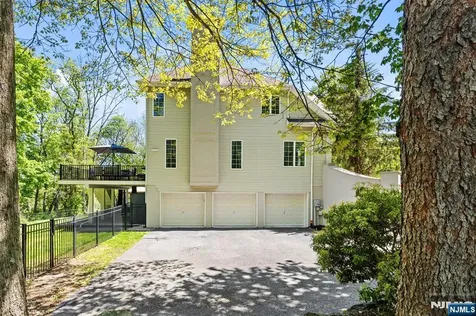 2 Manor Drive Sparta NJ 07871