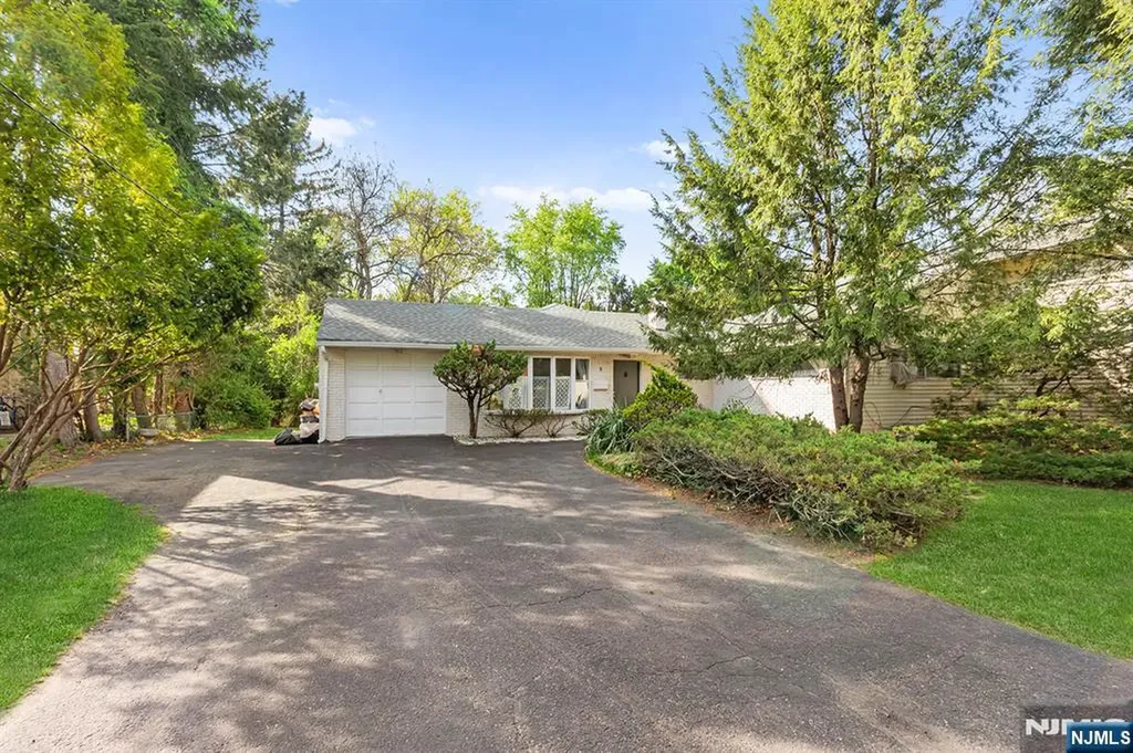 8 Halsey Lane Closter NJ 07624