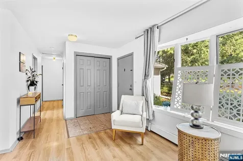 8 Halsey Lane Closter NJ 07624