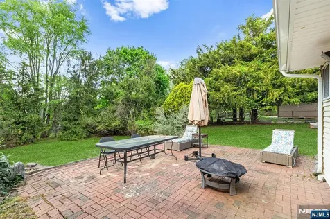 8 Halsey Lane Closter NJ 07624