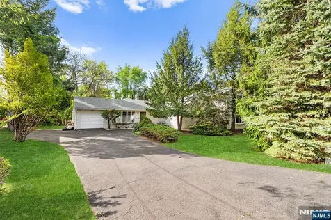 8 Halsey Lane Closter NJ 07624