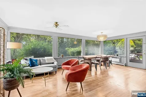 8 Halsey Lane Closter NJ 07624