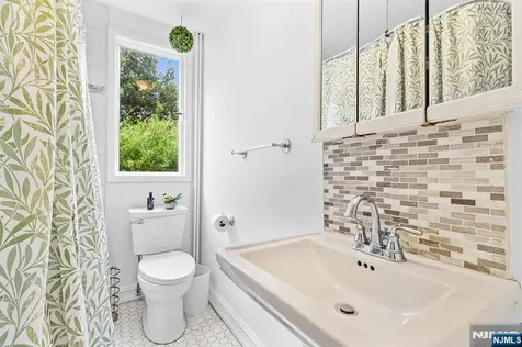 8 Halsey Lane Closter NJ 07624