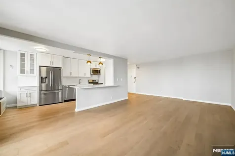 300 Winston Drive Cliffside Park NJ 07010