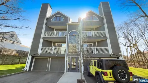 42 Triumph Court East Rutherford NJ 07073
