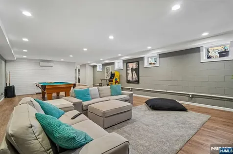 8 Newman Avenue Verona NJ 07044