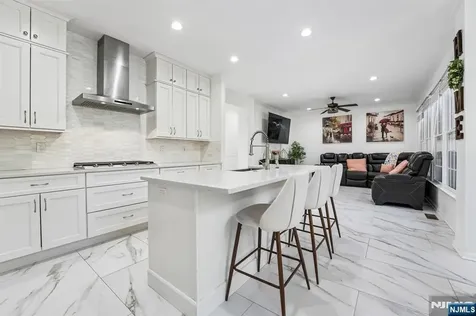 6 Diane Court Wayne NJ 07470