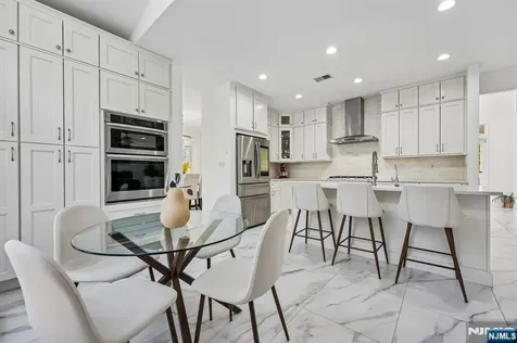 6 Diane Court Wayne NJ 07470