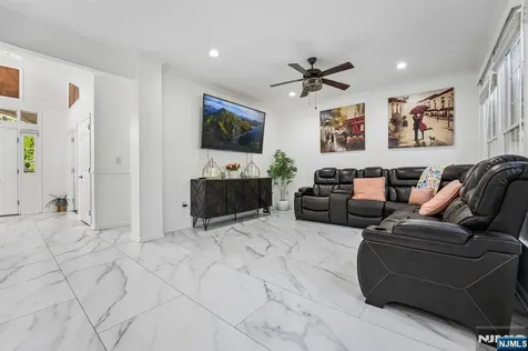 6 Diane Court Wayne NJ 07470