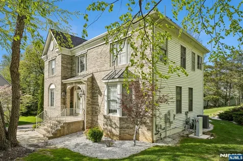 6 Diane Court Wayne NJ 07470