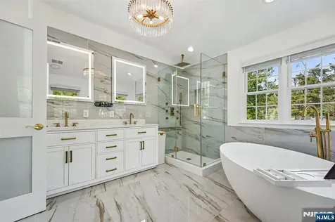 6 Diane Court Wayne NJ 07470