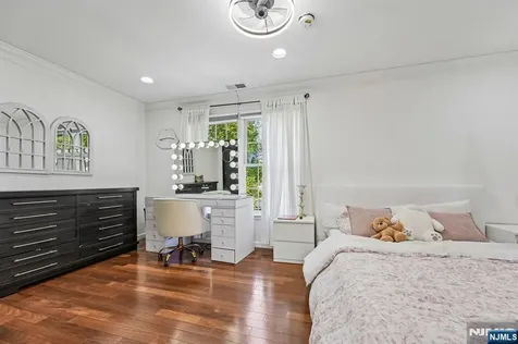 6 Diane Court Wayne NJ 07470